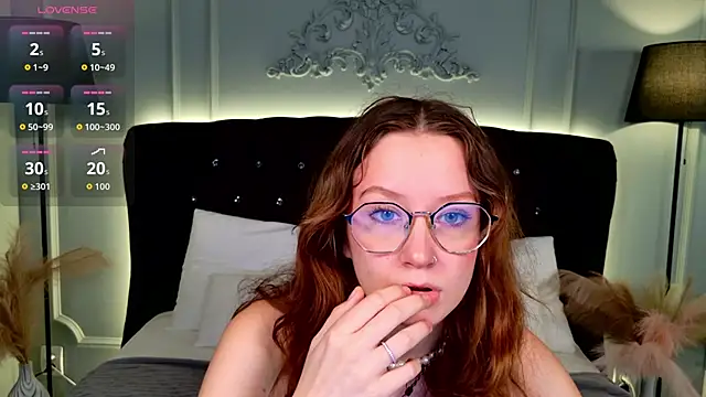 AmelieViolet online show from 2, 7, 2026