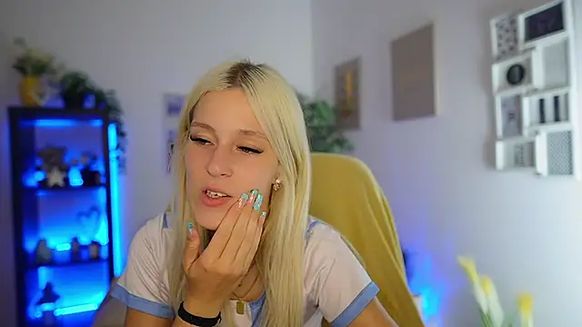Luna Grace18 online show from 3, 8, 2026