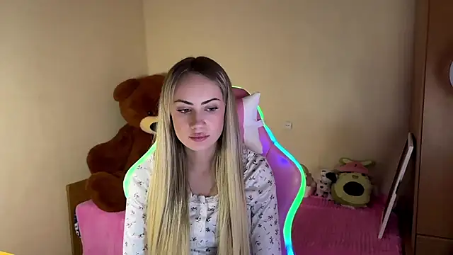 TiannaJedziniak online show from 21, 3, 2026