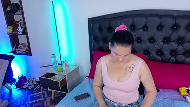 Snapshot of Scarlet_Hiit chatting on 10, 7, 2026 Scarlet Hiit online show from 10, 7, 2026