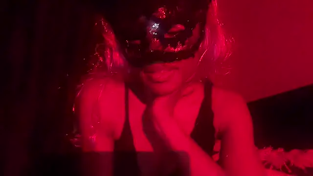 honeycoatedluv online show from 23, 3, 2026