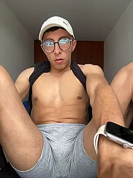 Snapshot of LeonBlazze chatting on 20, 3, 2026 LeonBlazze online show from 20, 3, 2026