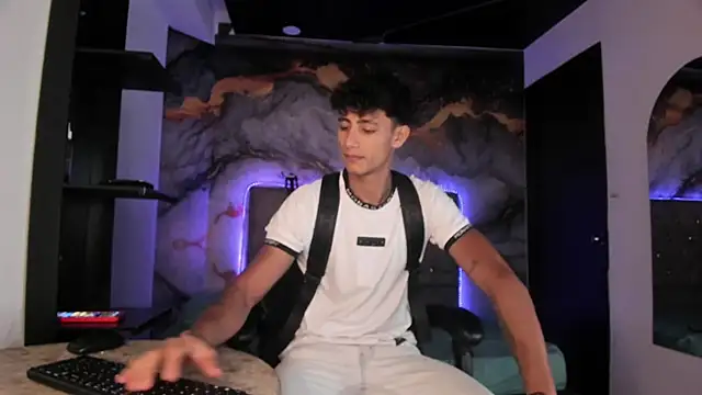 Snapshot of MaxiimoRomano_ chatting on 13, 5, 2026 MaxiimoRomano online show from 13, 5, 2026