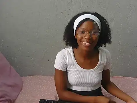 Snapshot of LittleVirginAngel chatting on 31, 3, 2026 LittleVirginAngel online show from 31, 3, 2026