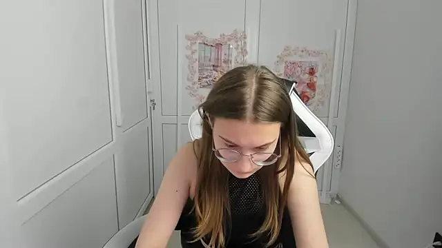 Mia kristal online show from 5, 6, 2026