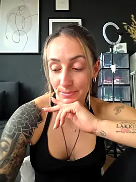 Snapshot of NicoleKaiser chatting on 2, 4, 2026 NicoleKaiser online show from 2, 4, 2026