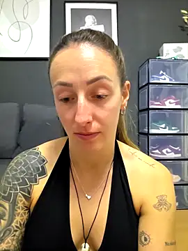 Snapshot of NicoleKaiser chatting on 6, 4, 2026 NicoleKaiser online show from 6, 4, 2026