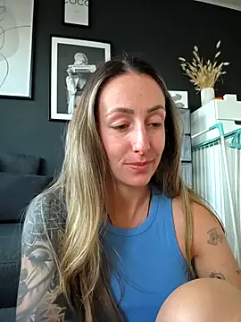 Snapshot of NicoleKaiser chatting on 7, 4, 2026 NicoleKaiser online show from 7, 4, 2026