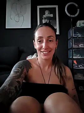 Snapshot of NicoleKaiser chatting on 8, 4, 2026 NicoleKaiser online show from 8, 4, 2026