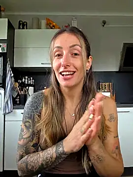 Snapshot of NicoleKaiser chatting on 21, 4, 2026 NicoleKaiser online show from 21, 4, 2026