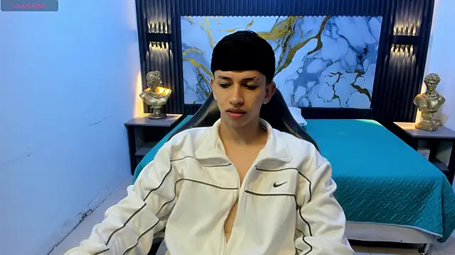 Snapshot of AdrianFranko chatting on 19, 6, 2026 AdrianFranko online show from 19, 6, 2026