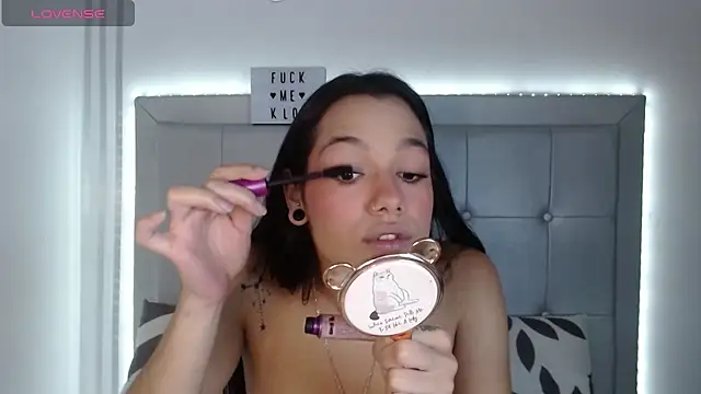 Kloe  watson online show from 22, 4, 2026