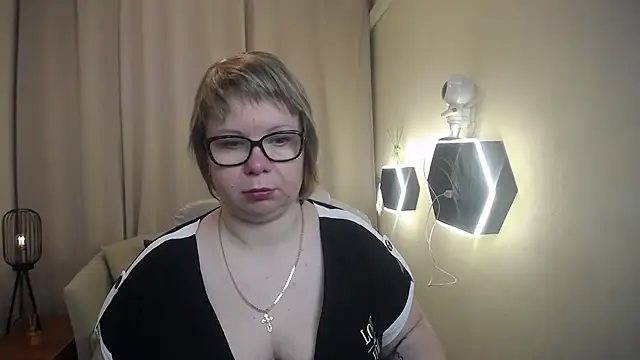 BonnnyBoobsy online show from 28, 4, 2026