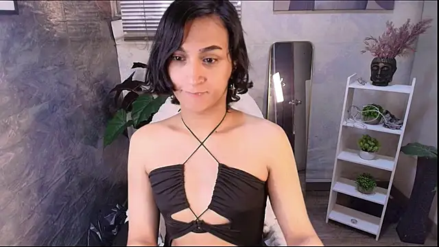 Zoee Kiss  online show from 13, 4, 2026