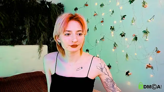 Snapshot of Kira__Cutie chatting on 16, 5, 2026 Kira Cutie online show from 16, 5, 2026