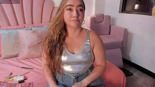 Snapshot of SabrinaVantress chatting on 4, 8, 2026 SabrinaVantress online show from 4, 8, 2026