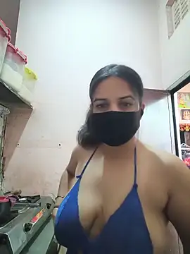 Snapshot of REENA-STRIP chatting on 2, 6, 2026 REENA-STRIP online show from 2, 6, 2026