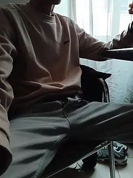 Snapshot of Skinboy06 chatting on 20, 4, 2026 Skinboy06 online show from 20, 4, 2026