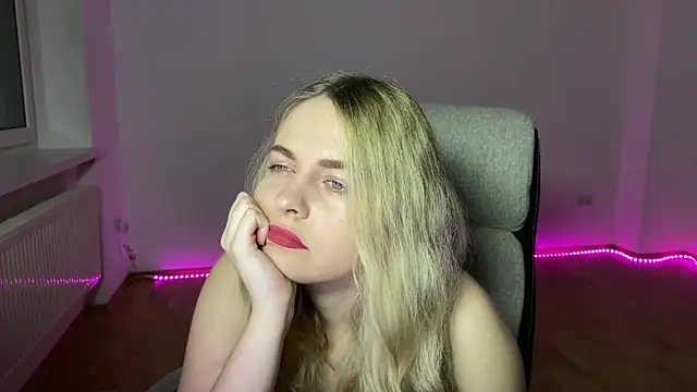 Snapshot of EvaKraz chatting on 5, 4, 2026 EvaKraz online show from 5, 4, 2026