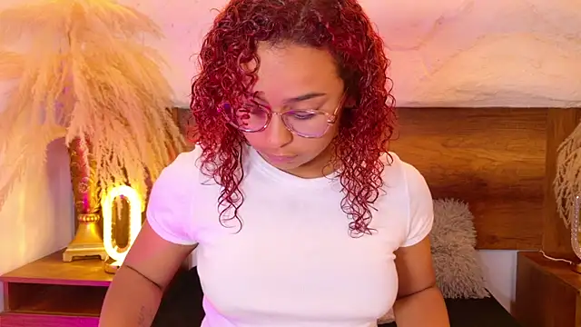 lara curly online show from 13, 4, 2026
