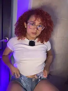 Snapshot of lara_curly chatting on 4, 6, 2026 lara curly online show from 4, 6, 2026