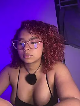 Snapshot of lara_curly chatting on 5, 6, 2026 lara curly online show from 5, 6, 2026