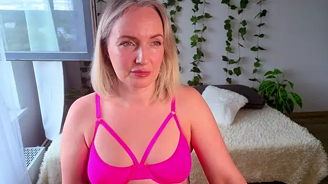 Snapshot of MonikFoxi chatting on 24, 6, 2026 MonikFoxi online show from 24, 6, 2026
