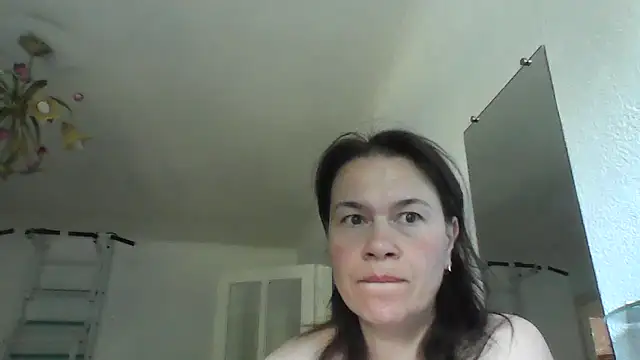 Snapshot of Selena_Moo chatting on 17, 7, 2026 Selena Moo online show from 17, 7, 2026