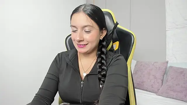 kira relish online show from 27, 4, 2026