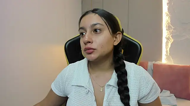 Snapshot of kira_relish chatting on 23, 5, 2026 kira relish online show from 23, 5, 2026