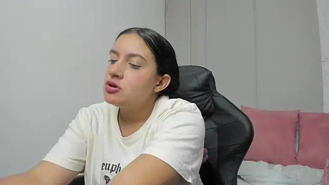 Snapshot of kira_relish chatting on 27, 6, 2026 kira relish online show from 27, 6, 2026