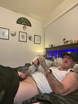 Snapshot of bilateralBKamputee chatting on 5, 4, 2026 bilateralBKamputee online show from 5, 4, 2026