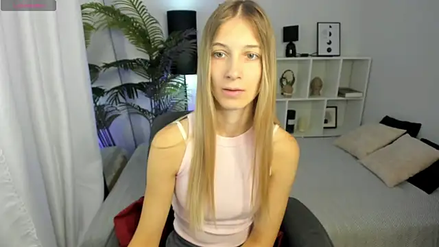 Snapshot of LauraPurr chatting on 10, 7, 2026 LauraPurr online show from 10, 7, 2026