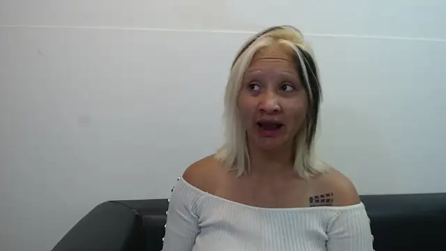 Snapshot of dafne_kim chatting on 14, 4, 2026 dafne kim online show from 14, 4, 2026