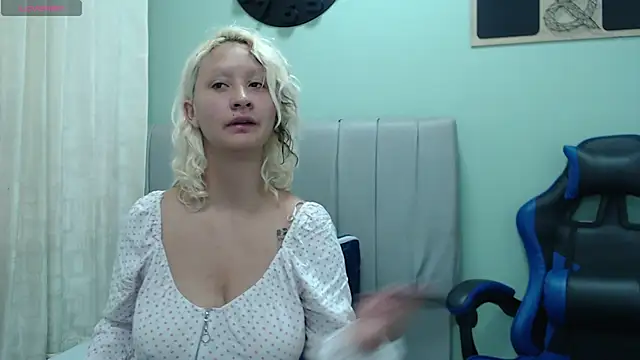 Snapshot of dafne_kim chatting on 8, 5, 2026 dafne kim online show from 8, 5, 2026