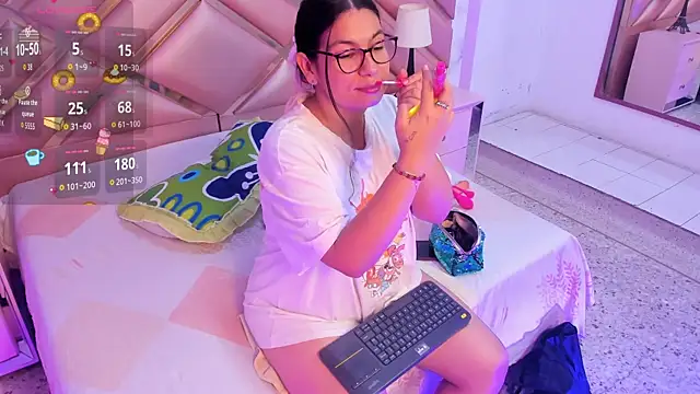 Snapshot of DianaSheren chatting on 7, 5, 2026 DianaSheren online show from 7, 5, 2026