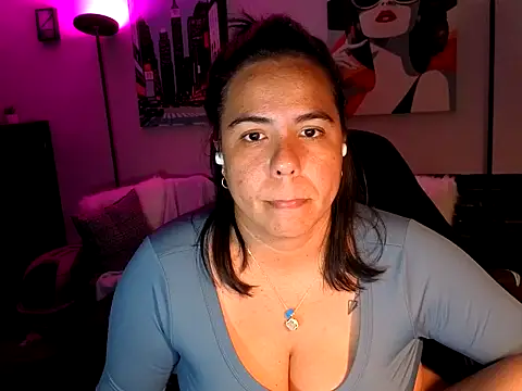 Snapshot of HannaJonns chatting on 13, 4, 2026 HannaJonns online show from 13, 4, 2026