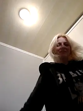 MiaLove183 online show from 28, 3, 2026