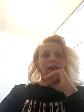 MiaLove183 online show from 4, 4, 2026