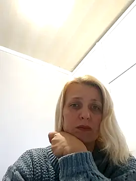 MiaLove183 online show from 10, 4, 2026