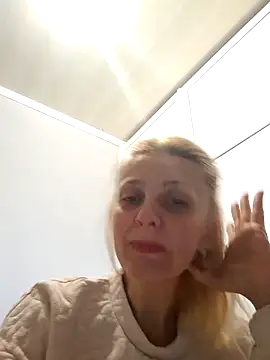 MiaLove183 online show from 11, 4, 2026