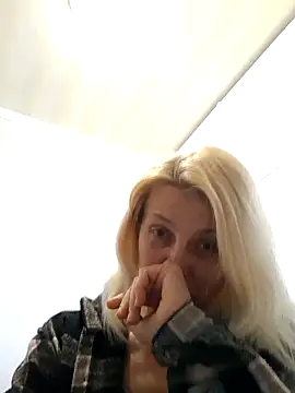 MiaLove183 online show from 16, 4, 2026