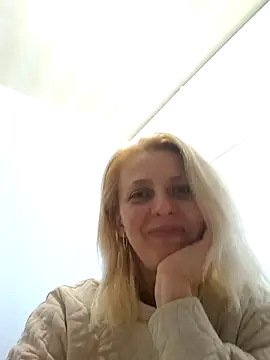 MiaLove183 online show from 18, 4, 2026