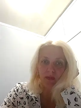 MiaLove183 online show from 13, 7, 2026