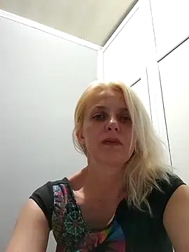 MiaLove183 online show from 15, 7, 2026