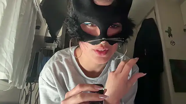 SilentScreamsVan- online show from 11, 4, 2026