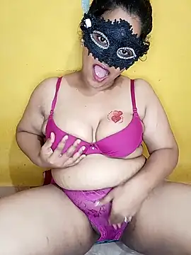 Snapshot of Crushme_cpl chatting on 21, 4, 2026 Crushme cpl online show from 21, 4, 2026