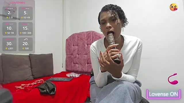 Snapshot of tiharaladys chatting on 9, 6, 2026 tiharaladys online show from 9, 6, 2026