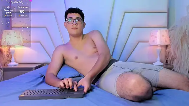 Snapshot of DylanLuxe chatting on 16, 4, 2026 DylanLuxe online show from 16, 4, 2026