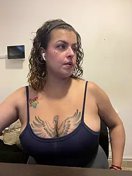 Snapshot of MiaHotboobs chatting on 5, 7, 2026 MiaHotboobs online show from 5, 7, 2026